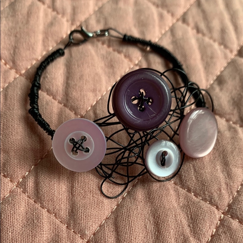 CREATION - Bracelet - Wire & Vintage buttons - Violet Purple